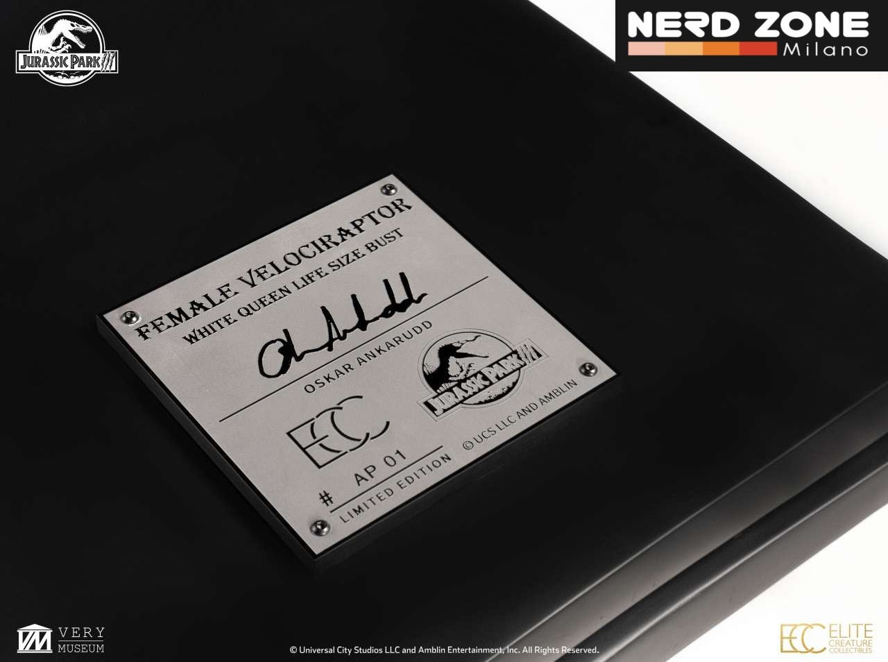 ELITE CREATURE COLLECTIBLES - Jurassic Park 3 Female Velociraptor White Queen Bust 1:1