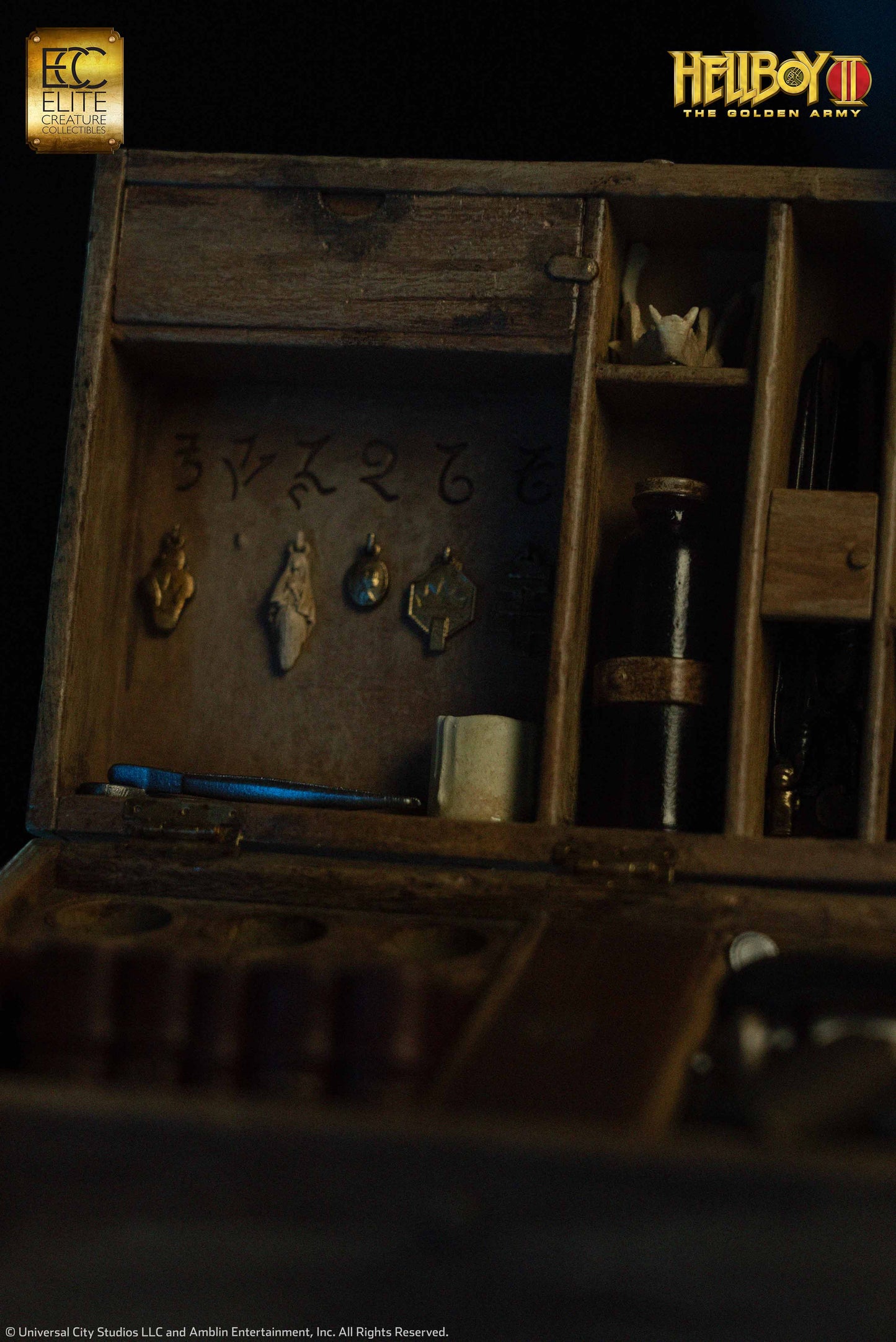 ELITE CREATURE COLLECTIBLES - HELLBOY II: The Golden Army - Abe Sapien 1/3 Scale Maquette