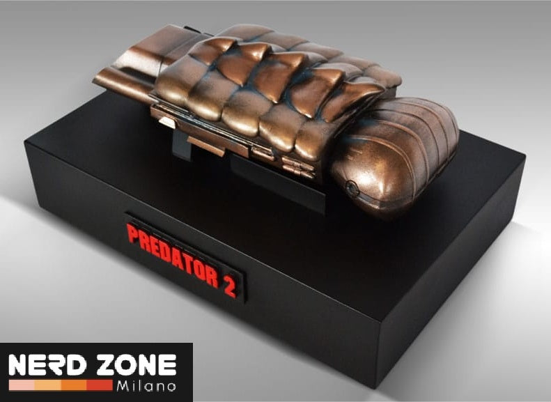 HOLLYWOOD COLLECTIBLES - Predator 2 Model Life-Size Replica Plasmacaster 25 cm