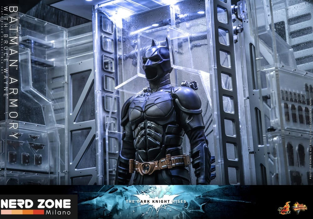 HOT TOYS - The Dark Knight Rises Movie Masterpiece Action Figures & Diorama 1/6 Batman Armory with Bruce Wayne 30 cm