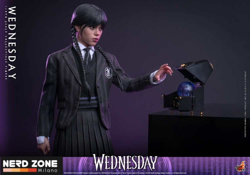 HOT TOYS - Wednesday Action Figure 1/6 Wednesday 27 cm
