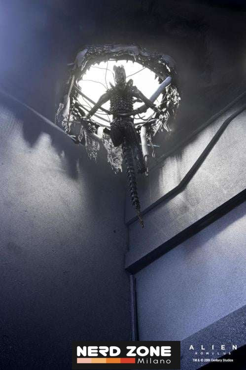 NECA - Alien Romulus Deluxe Suspended Lab Xenomorph XX121 Action Figure
