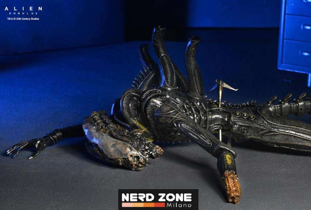 NECA - Alien Romulus Deluxe Suspended Lab Xenomorph XX121 Action Figure