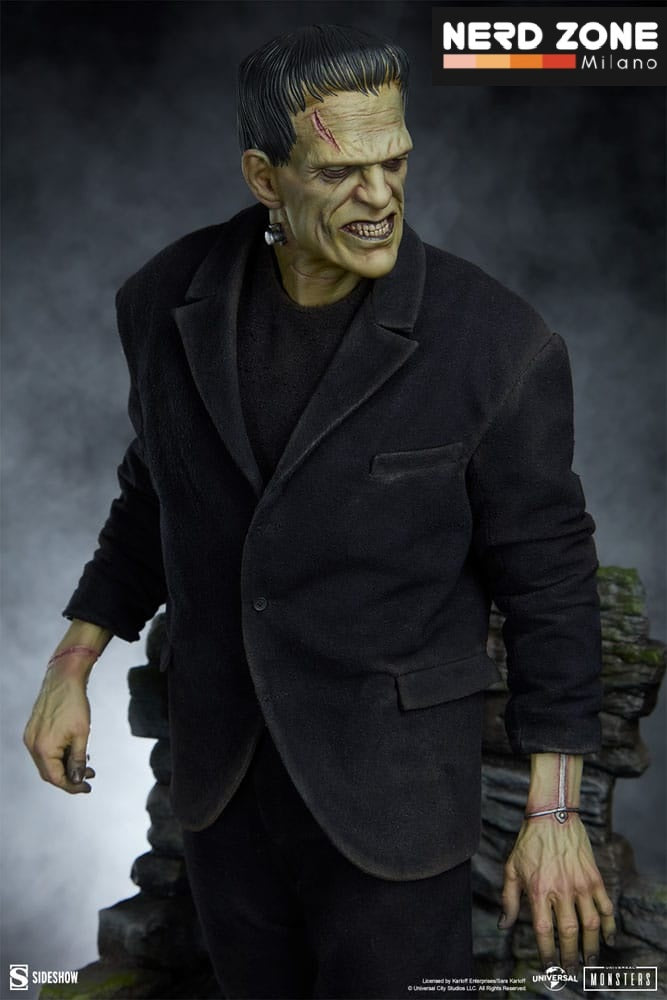 SIDESHOW - Frankenstein Premium Format Mixed Media Statue Frankenstein (Fabric Costume) 57 cm