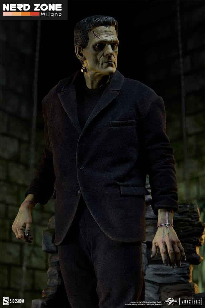 SIDESHOW - Frankenstein Premium Format Mixed Media Statue Frankenstein (Fabric Costume) 57 cm