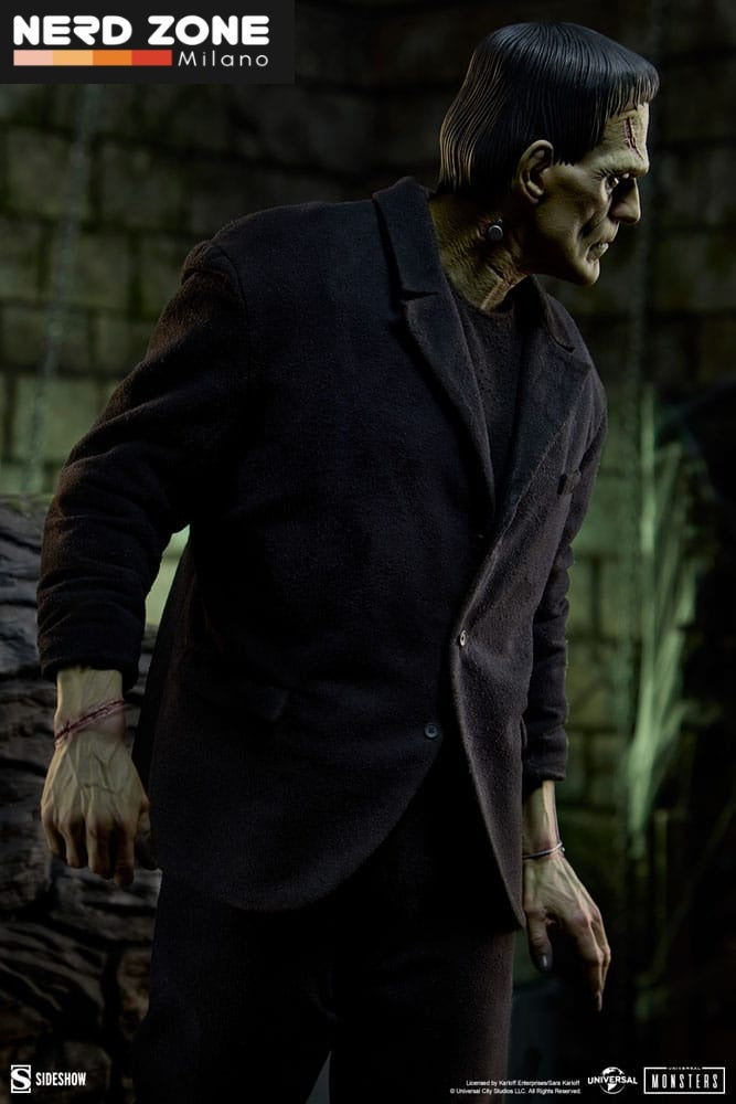 SIDESHOW - Frankenstein Premium Format Mixed Media Statue Frankenstein (Fabric Costume) 57 cm