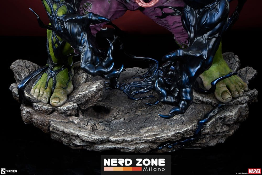 SIDESHOW - Marvel Premium Format Statue Venomized Hulk 63 cm