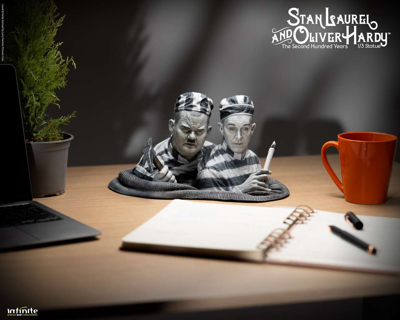 INFINITE STATUE Stan Laurel & Oliver Hardy 1/3 statue