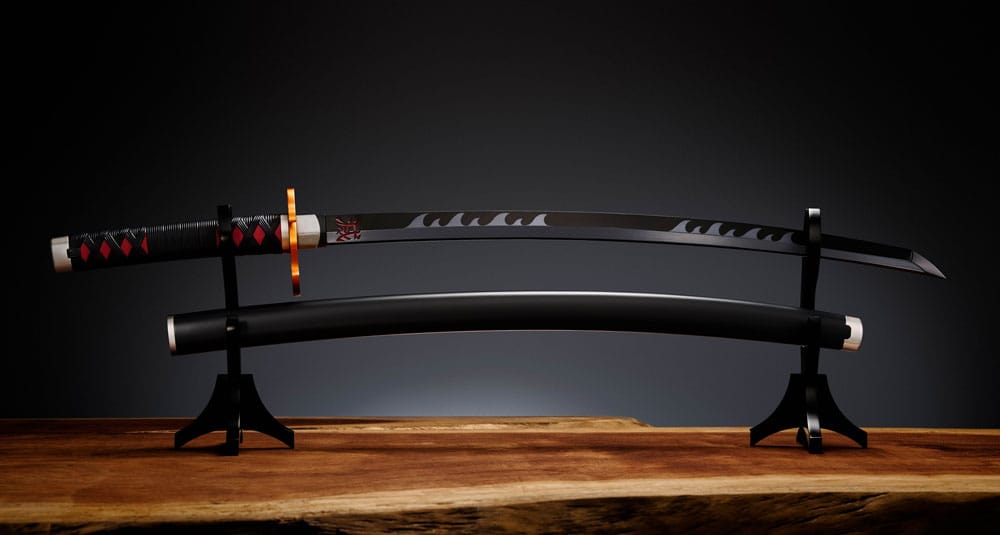 PRE ORDINE - Demon Slayer: Kimetsu no Yaiba Proplica Replica 1/1 Nichirin Sword (Tanjiro Kamado) Kyojuro Rengoku´s Sword Gueard Ver. 88 cm