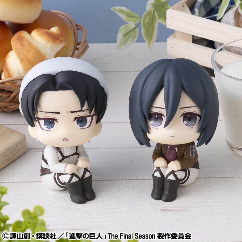 PRE ORDINE - Attack on Titan Look Up PVC Statues Levi Cleaning up Ver. & Mikasa Ackerman (with gift) 11 cm