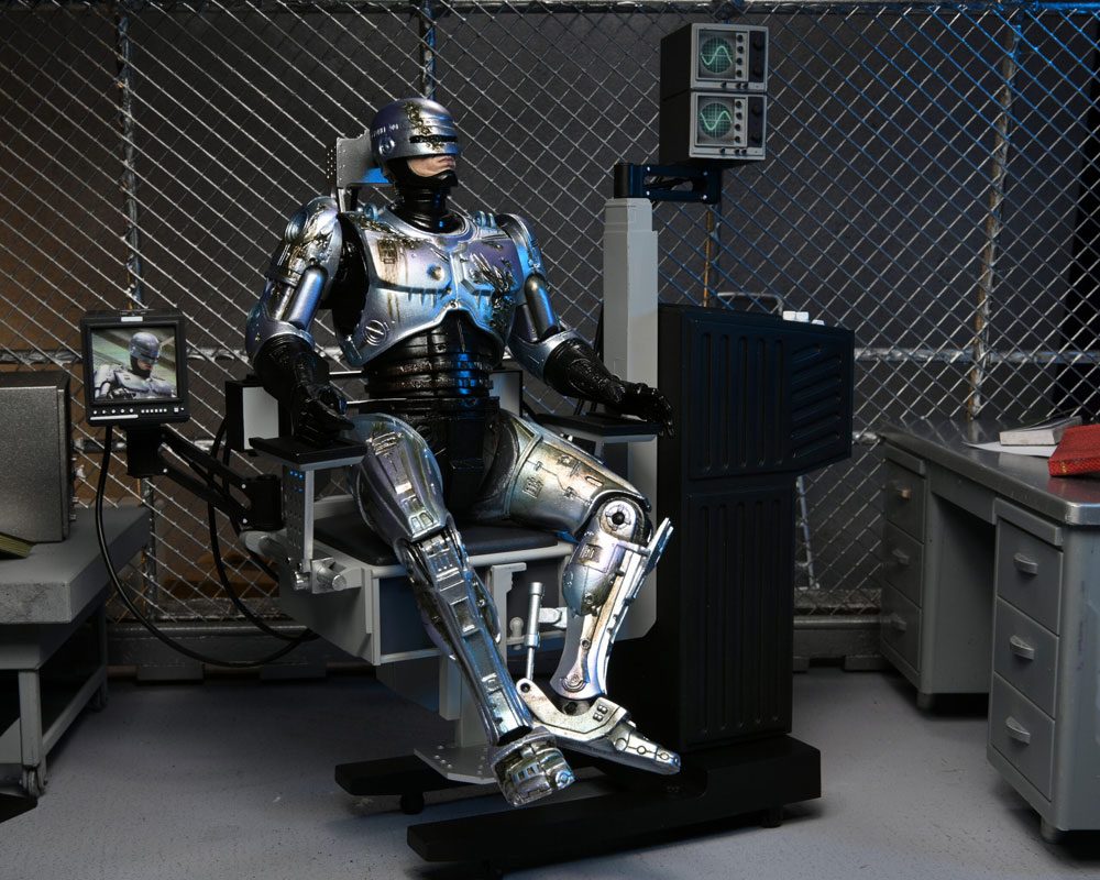 PRE ORDINE - RoboCop Action Figure Ultimate Battle Damaged RoboCop with Chair 18 cm