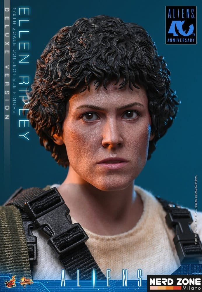 PRE ORDINE - HOT TOYS Aliens Movie Masterpiece Action Figure 1/6 Ellen Ripley 30 cm