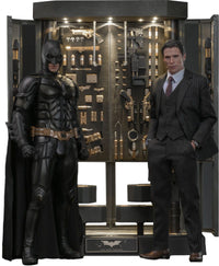 HOT TOYS - DC Comics: Batman Armory with Bruce Wayne 2.0 1:6 Scale Figure Set MMS750