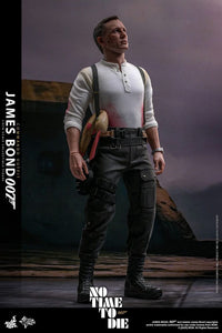 HOT TOYS - No Time To Die Movie Masterpiece Action Figure 1/6 James Bond (Commando Outfit) Hot Toys Exclusive 30 cm MMS804
