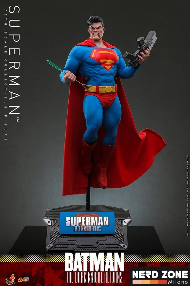PRE ORDINE - HOT TOYS Batman: The Dark Knight Returns Comic Masterpiece Action Figure 1/6 Superman 34 cm