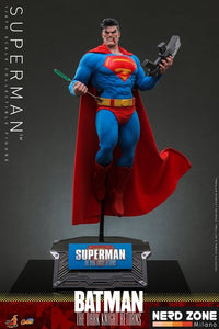 PRE ORDINE - HOT TOYS Batman: The Dark Knight Returns Comic Masterpiece Action Figure 1/6 Superman 34 cm