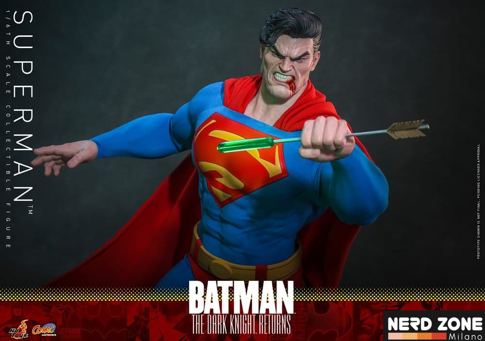 PRE ORDINE - HOT TOYS Batman: The Dark Knight Returns Comic Masterpiece Action Figure 1/6 Superman 34 cm