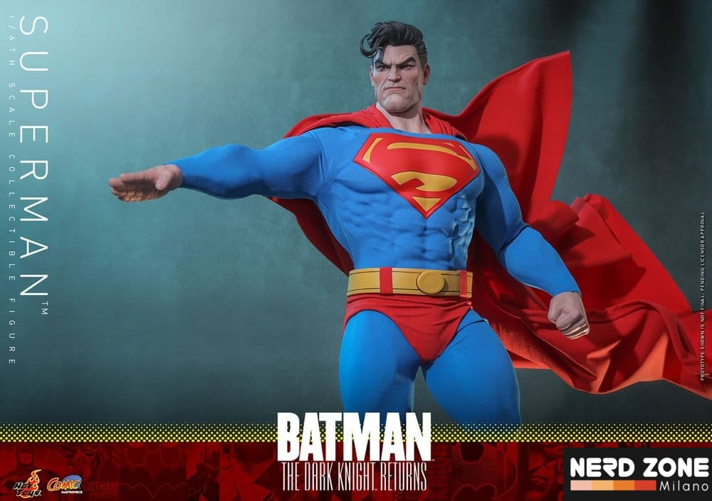 PRE ORDINE - HOT TOYS Batman: The Dark Knight Returns Comic Masterpiece Action Figure 1/6 Superman 34 cm