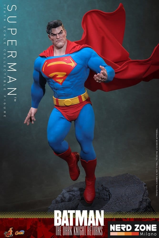 PRE ORDINE - HOT TOYS Batman: The Dark Knight Returns Comic Masterpiece Action Figure 1/6 Superman 34 cm
