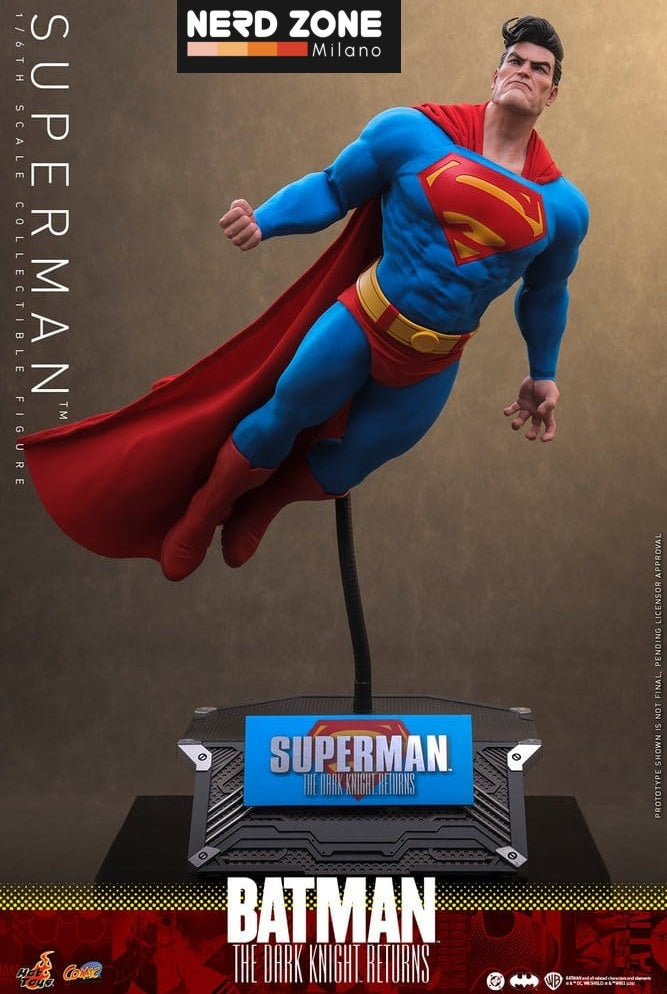 PRE ORDINE - HOT TOYS Batman: The Dark Knight Returns Comic Masterpiece Action Figure 1/6 Superman 34 cm