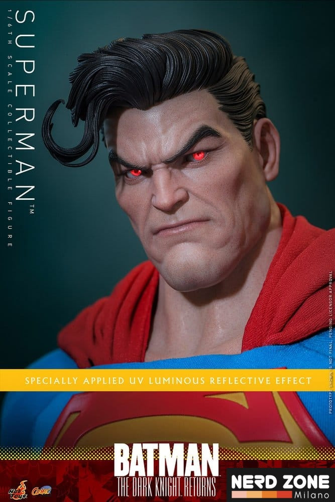PRE ORDINE - HOT TOYS Batman: The Dark Knight Returns Comic Masterpiece Action Figure 1/6 Superman 34 cm