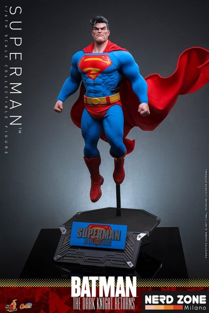 PRE ORDINE - HOT TOYS Batman: The Dark Knight Returns Comic Masterpiece Action Figure 1/6 Superman 34 cm