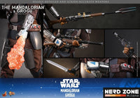 PRE ORDINE - HOT TOYS Star Wars: The Mandalorian & Grogu Movie Masterpiece Action Figure 1/6 The Mandalorian and Grogu 31 cm