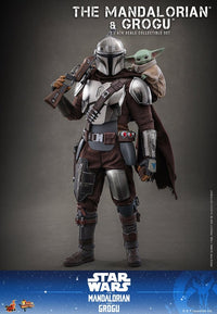 PRE ORDINE - HOT TOYS Star Wars: The Mandalorian & Grogu Movie Masterpiece Action Figure 1/6 The Mandalorian and Grogu 31 cm