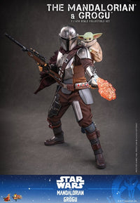 PRE ORDINE - HOT TOYS Star Wars: The Mandalorian & Grogu Movie Masterpiece Action Figure 1/6 The Mandalorian and Grogu 31 cm