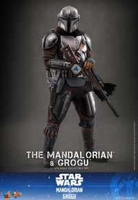 PRE ORDINE - HOT TOYS Star Wars: The Mandalorian & Grogu Movie Masterpiece Action Figure 1/6 The Mandalorian and Grogu 31 cm