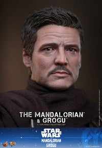 PRE ORDINE - HOT TOYS Star Wars: The Mandalorian & Grogu Movie Masterpiece Action Figure 1/6 The Mandalorian and Grogu 31 cm