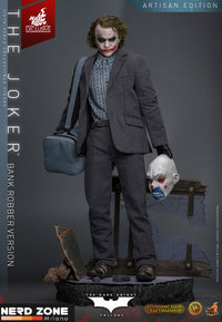 PRE ORDINE HOT TOYS The Dark Knight DX Action Figure 1/6 The Joker (Bank Robber Version) (Artisan Edition) 30 cm