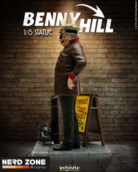 INFINITE STATUE - Benny Hill 1/6 Statue
