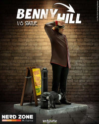 INFINITE STATUE - Benny Hill 1/6 Statue