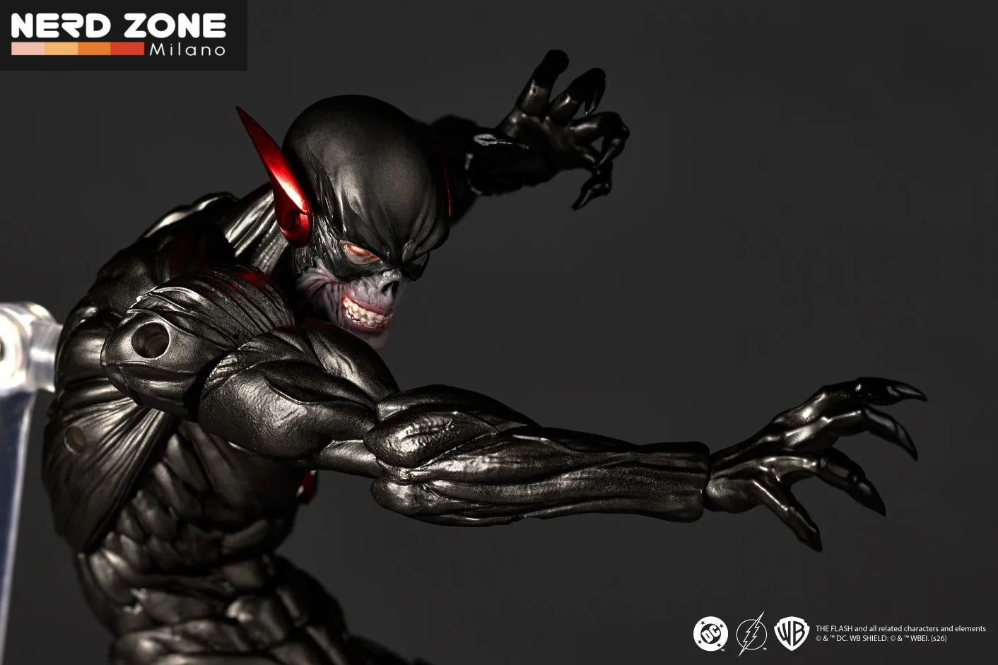 PRE ORDINE KAIYODO - Revoltech Amazing Yamaguchi Dc Comics Black Flash Action Figure