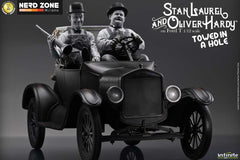 INFINITE STATUE - Laurel & Hardy Towed In A Hole Ford T 1/12 Scale