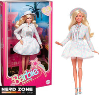 MATTEL - Barbie The Movie Barbie Margot Robbie con completo coordinato blu a quadri, cappello e giacca abbinati HRF26