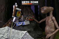 NECA - E.T. 40th Anniversary Dlx Led Chest Action Figure