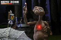 NECA - E.T. 40th Anniversary Dlx Led Chest Action Figure