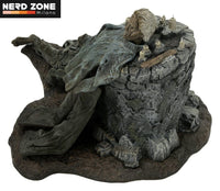 PRE ORDER NECA - Friday The 13th The Game Pamela Shrine Diorama
