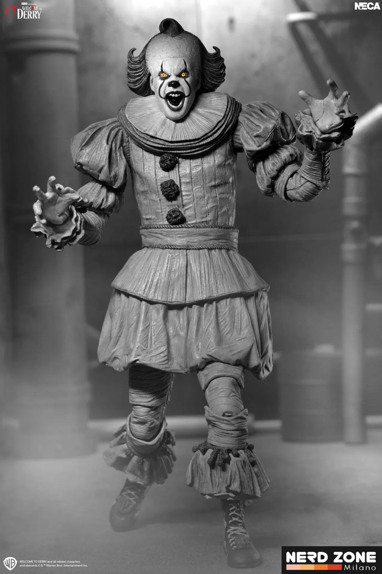 PRE ORDINE NECA - It Welcome To Derry Pennywise Black & White Ultimate Action Figure