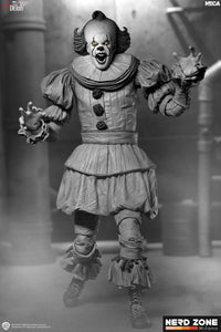 PRE ORDINE NECA - It Welcome To Derry Pennywise Black & White Ultimate Action Figure