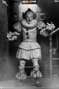 PRE ORDINE NECA - It Welcome To Derry Pennywise Black & White Ultimate Action Figure