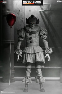 PRE ORDINE NECA - It Welcome To Derry Pennywise Black & White Ultimate Action Figure