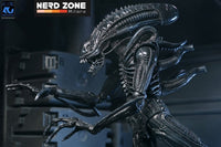 PRE ORDINE - NECA Aliens Ultimate Action Figure Warrior (1986) Xenomorph Black (40th Anniversary) 23 cm