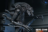 PRE ORDINE - NECA Aliens Ultimate Action Figure Warrior (1986) Xenomorph Black (40th Anniversary) 23 cm