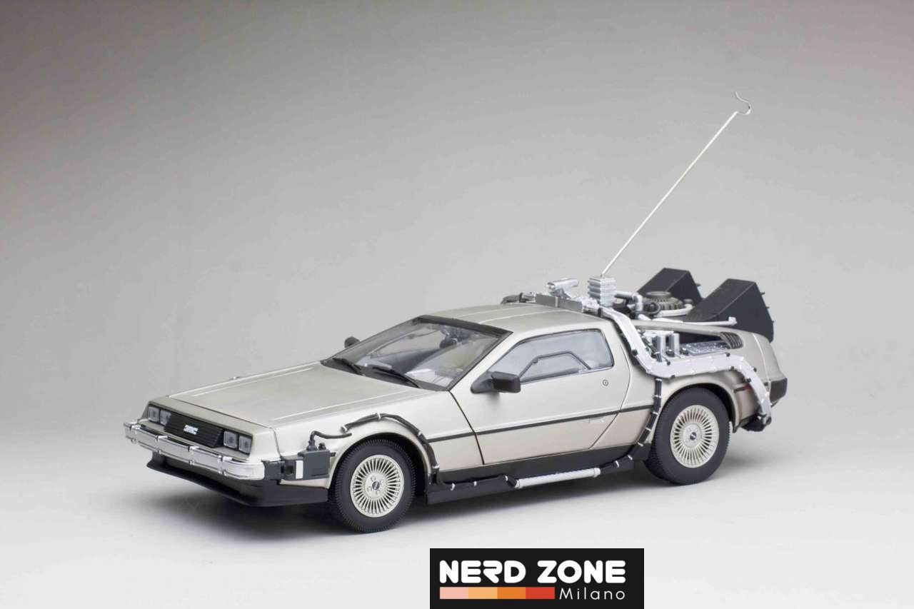 PRE ORDINE - SUNSTAR - Back To The Future - De Lorean Die-Cast 1:18 Scale Model