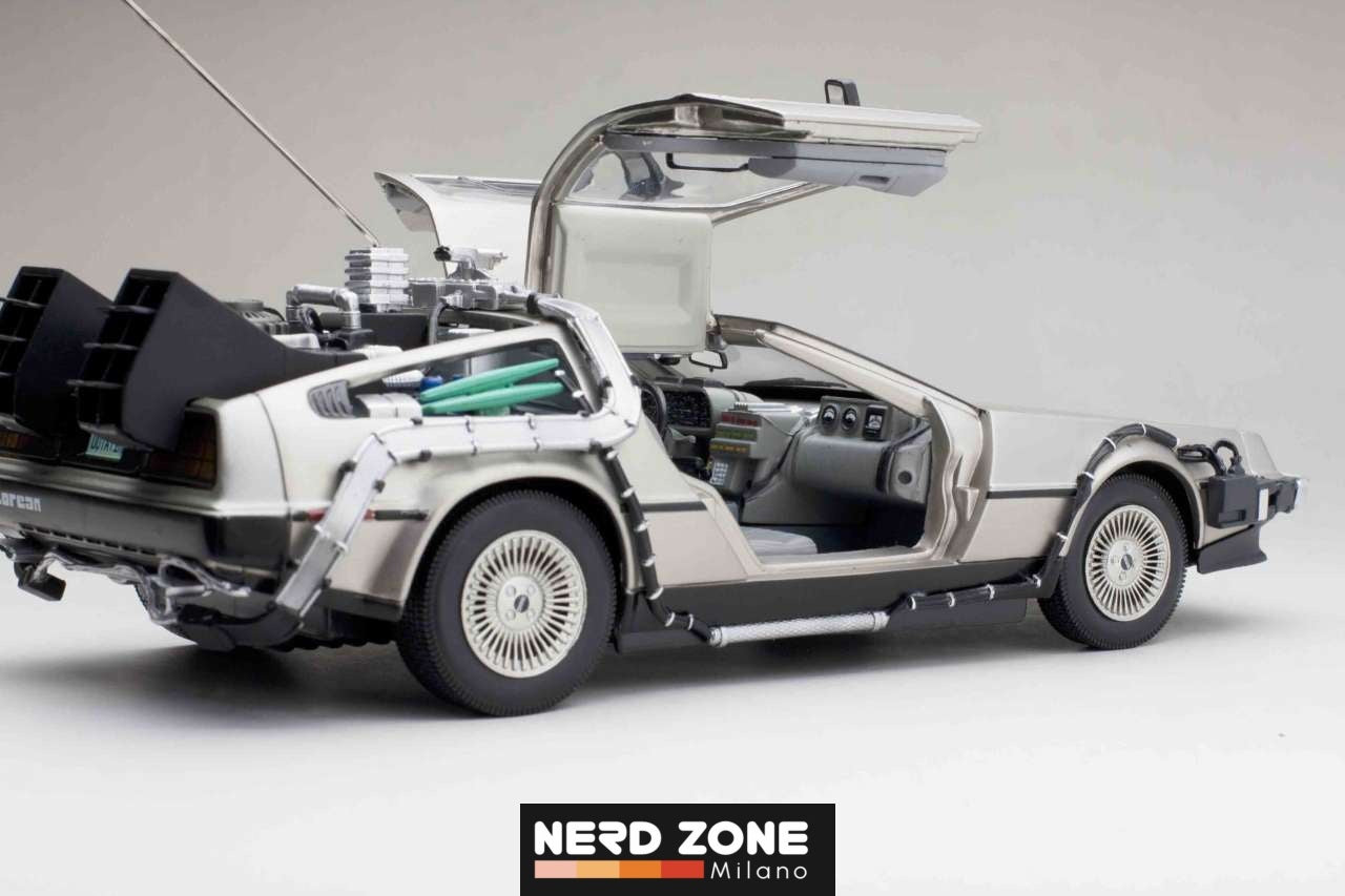 PRE ORDINE - SUNSTAR - Back To The Future - De Lorean Die-Cast 1:18 Scale Model