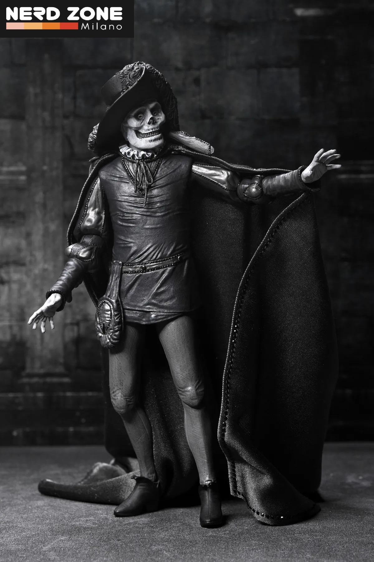 PRE ORDER - NECA - Phantom Of The Opera 1925 Masque Of The Red Death B&w Ultimate Af
