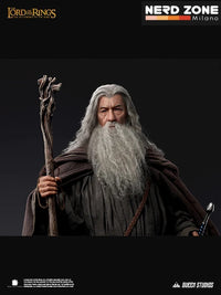 PRE ORDINE - QUEEN STUDIOS - The Lord of the Rings: The Fellowship of the Ring - Gandalf 1/3 Scale Statue